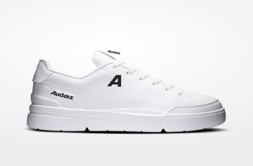 Audaz 001 branco com marca preta, lateral externa